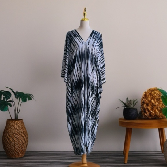 0123/ Black and White Long Kaftan - Picture 11 of 11